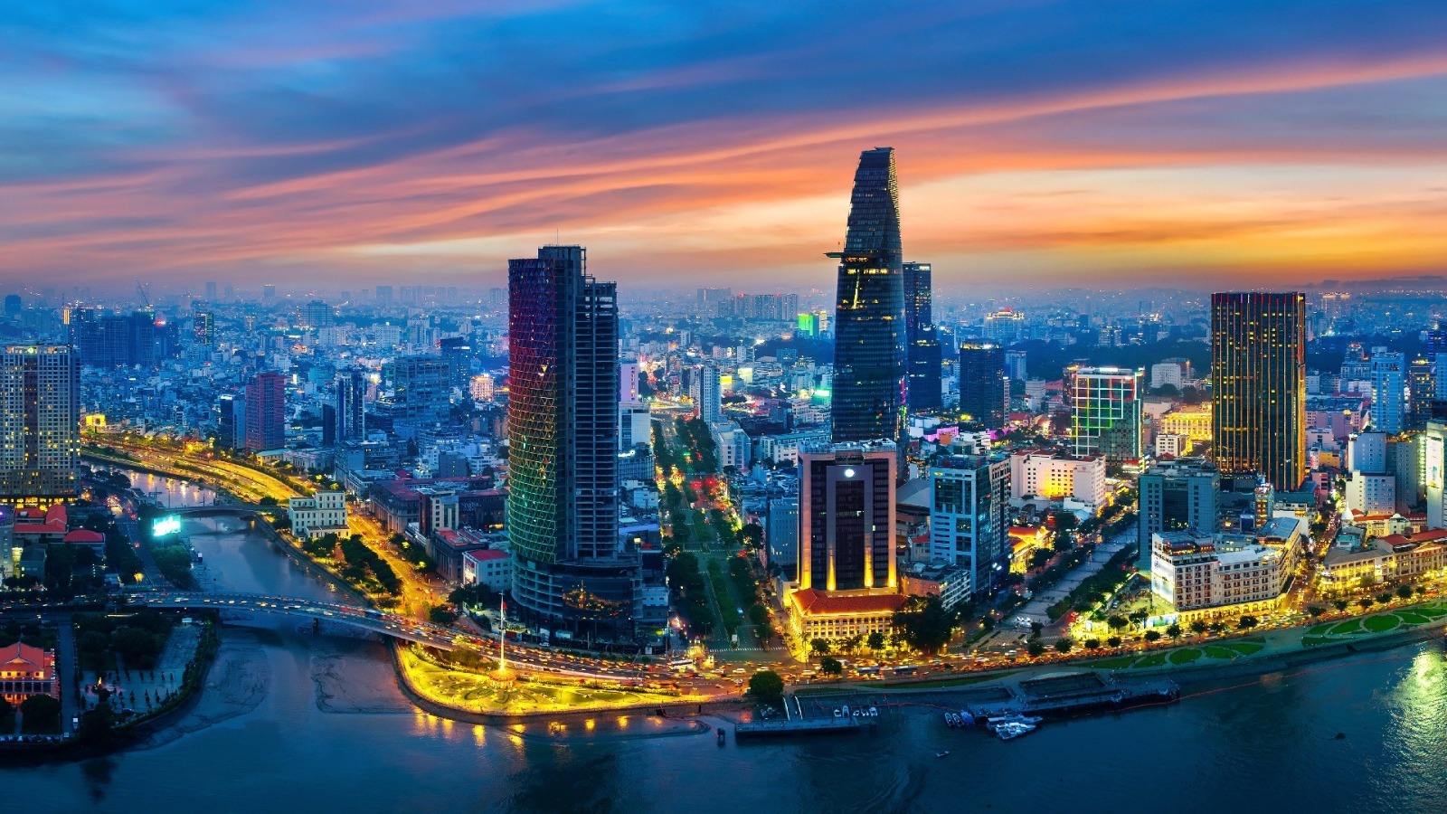 DISCOVER SAIGON